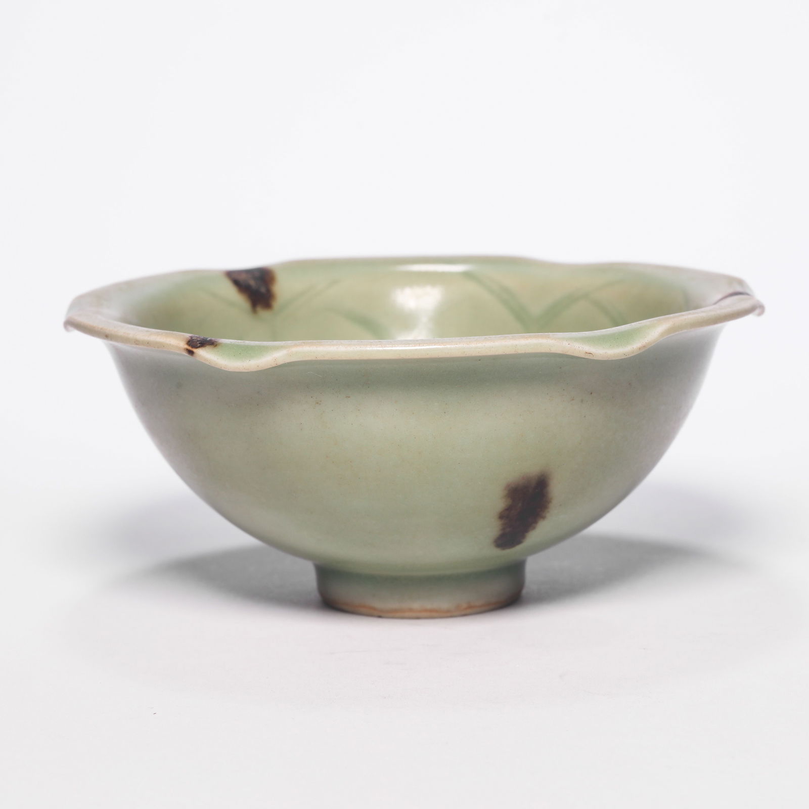 A Longquan Ware Spots Lobed Bowl (1 of 8)