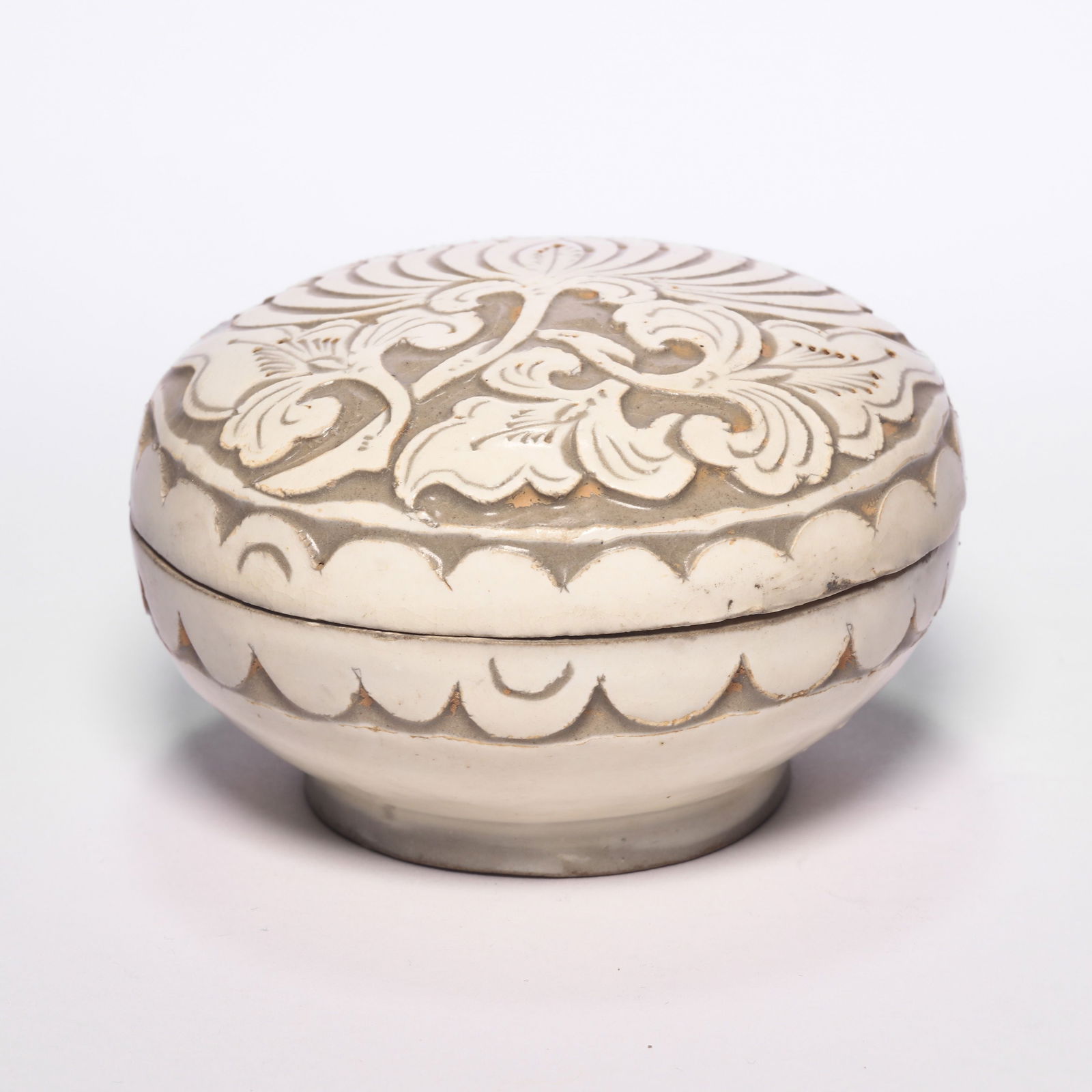A Cizhou Ware Carved Peony Powder Box (1 of 8)