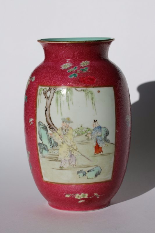 19TH QING DYNASTY, A CHINESE WUCAI PORCELAIN VASE (1 of 5)