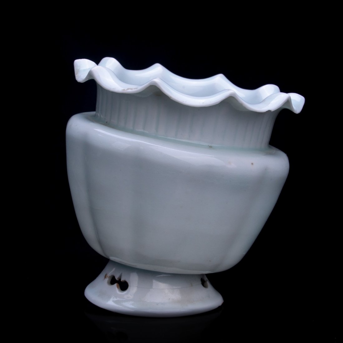 SONG DYNASTY, A BLUE AND WHITE VASE: 宋代影青花口尊 包漿自然 詳情見圖 （來自加州一位已故ă