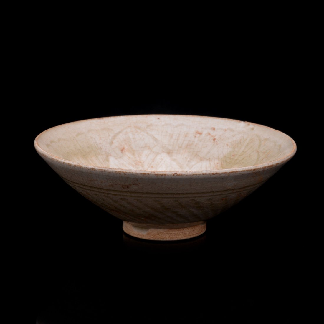 SONG DYNASTY, A YINGQING CARVED PORCELAIN BOWL: 宋代影青刻花盞 包漿自然 詳情見圖 （來自加州一位已故ă