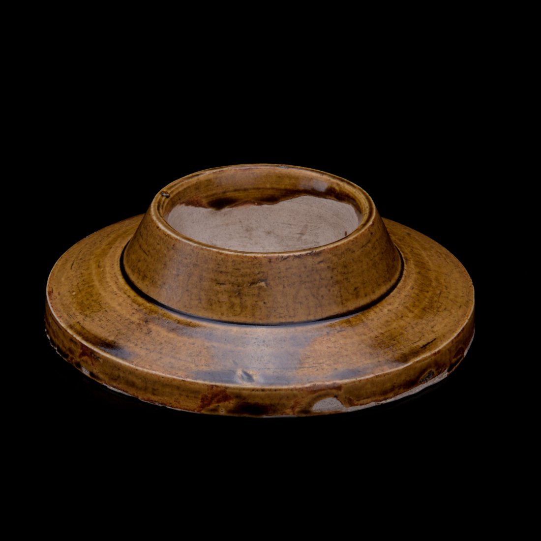 TANG DYNASTY, A YELLOW GLAZE PORCELAIN INKSTONE: 唐代黃釉硯台 包漿自然 詳情見圖 （來自加州一位已故收Ŗ