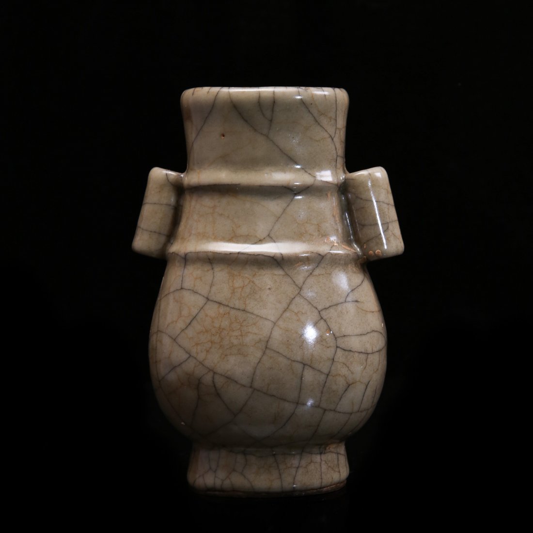 YUAN DYNASTY, A GE KILN PORCELAIN VASE (1 of 6)