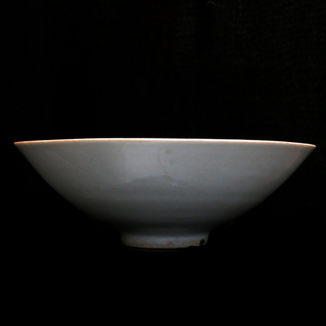 SONG DYNASTY, A YINGQING CARVED PORCELAIN BOWL: 宋代影青刻花大碗 包漿自然 詳情見圖 （來自加州一位已ă