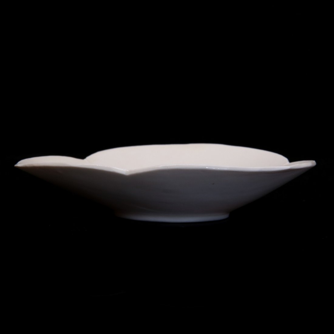 TANG DYNASTY, A XING KILN WHITE GLAZE 'LOTUS' BOWL (1 of 5)