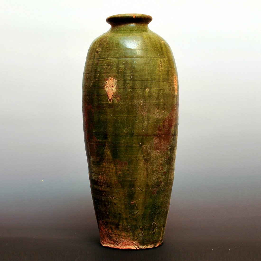 TANG DYNASTY, A CELADON GLAZE VASE