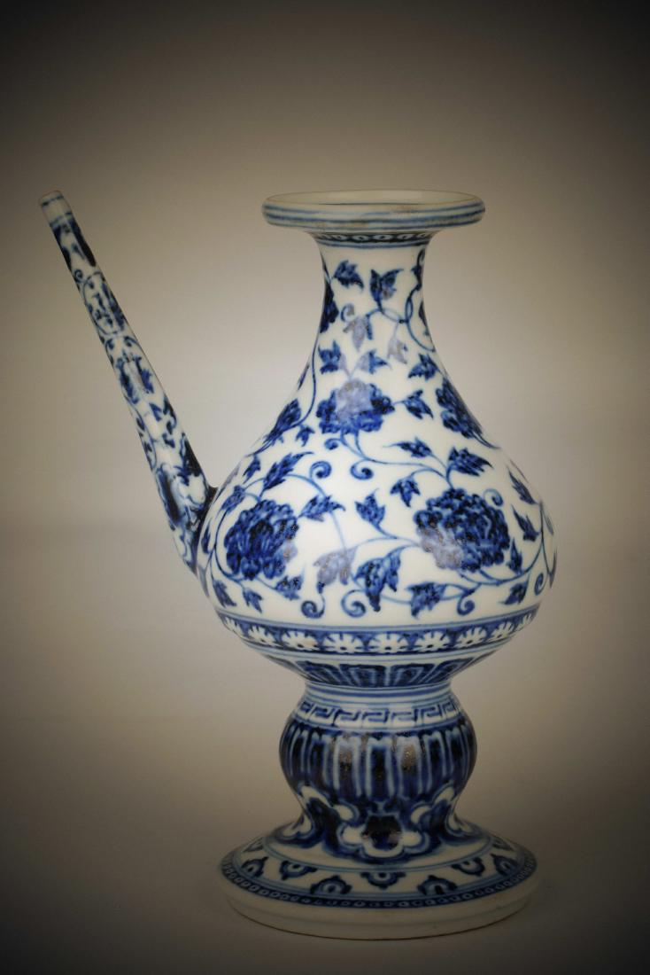 Chinese blue and white porcelain floral print pot (1 of 7)