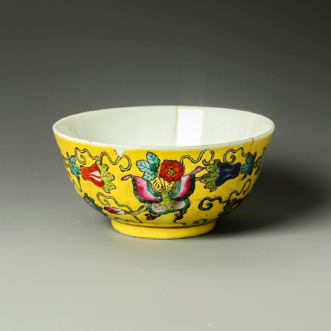Old Chinese Yellow Crane Panting Bowl: Old Chinese yellow crane panting bowl. Size: H: 2.23"; D:4.55"
