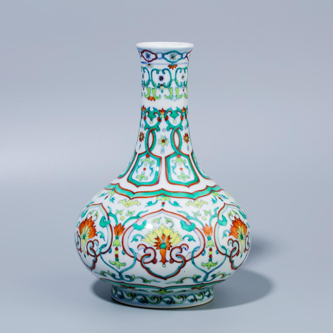 A Chinese bottle Vase (1 of 8)
