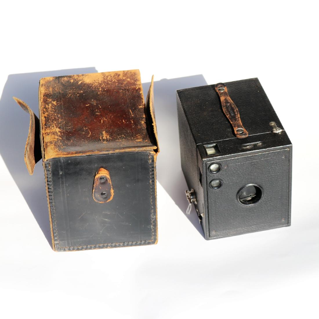 Eastman Kodak No. 3 Brownie Model B Antique Box (1 of 3)