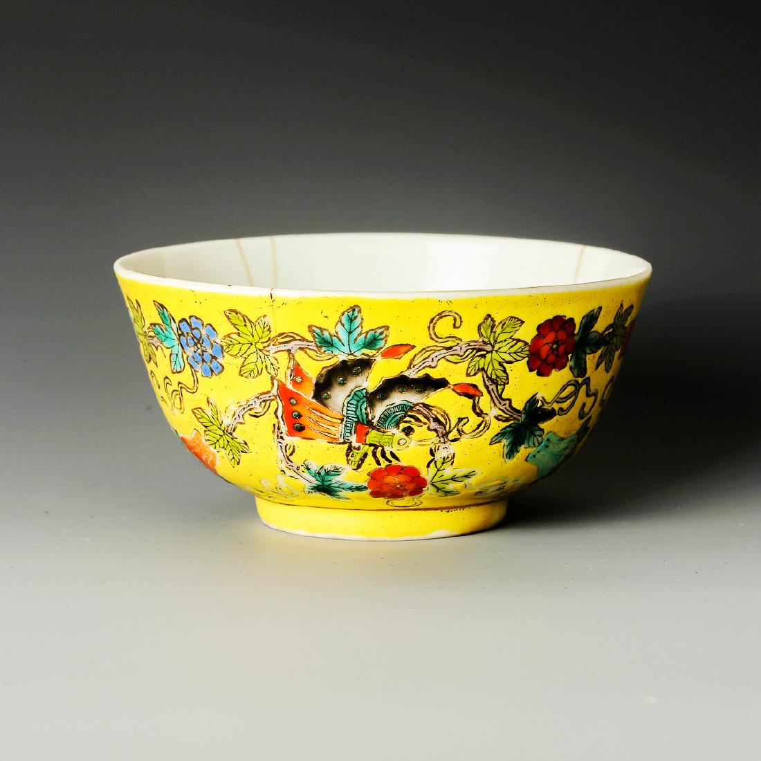 Old Chinese yellow crane panting bowl: Old Chinese yellow crane panting bowl. Size: H: 2.23"; D:4.55"