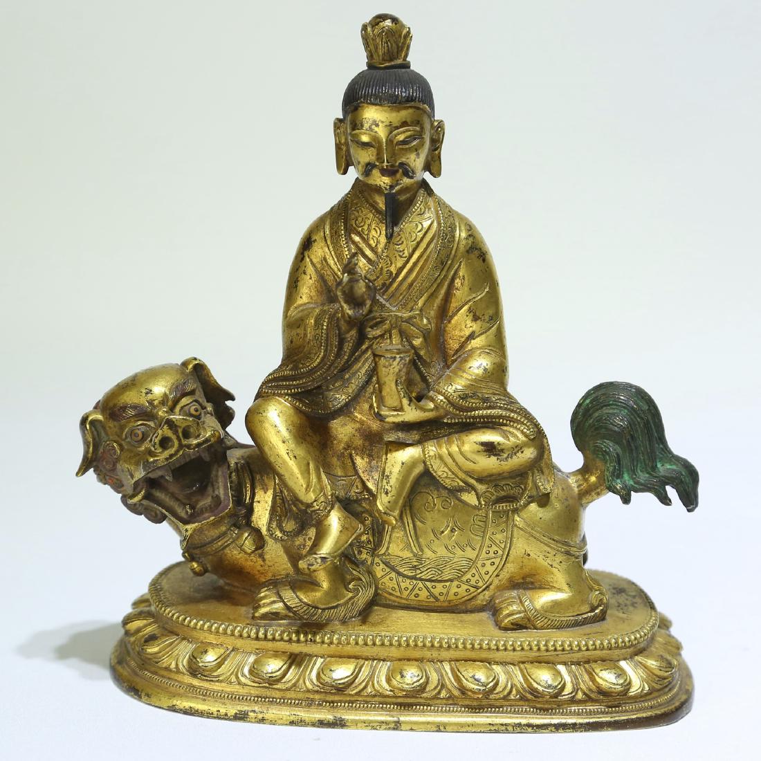 A CHINESE GILT BRONZE FIGURE OF BUDDHA: 銅鎏金元始天尊 W:5.9"；H:6.3"；1579g