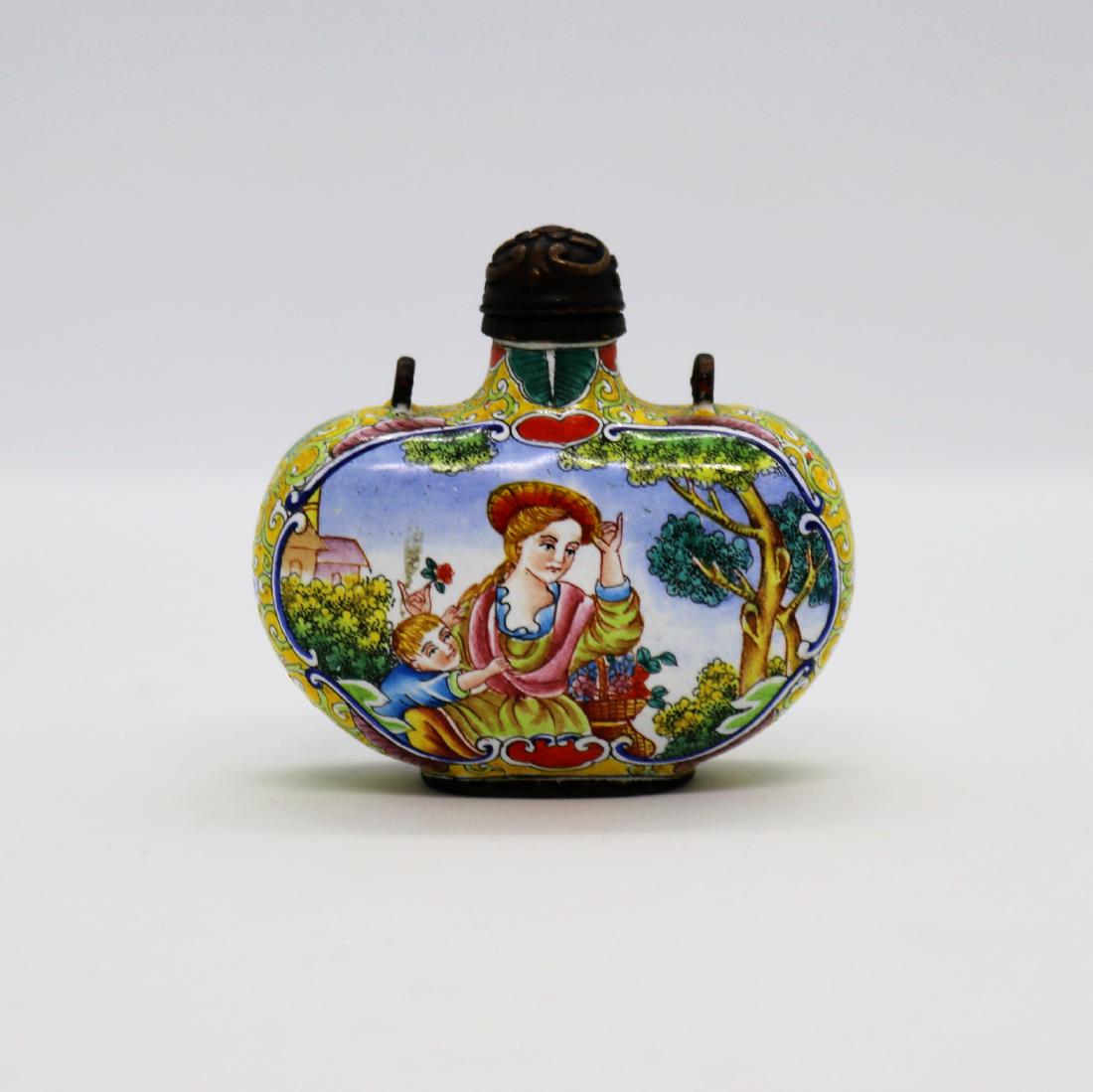 A CHINESE ENAMEL COPPER SNUFF BOTTLE: A CHINESE ENAMEL COPPER SNUFF BOTTLE: 2".