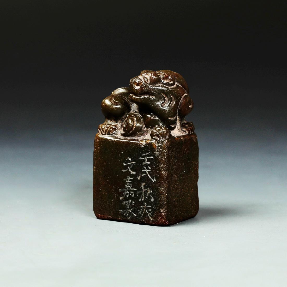 VINTAGE CHINESE HAND-CARVED SHOUSHAN SEAL: VINTAGE CHINESE HAND-CARVED SHOUSHAN SEAL Size:2.45" x 1.41" x 1.10"; 135g.