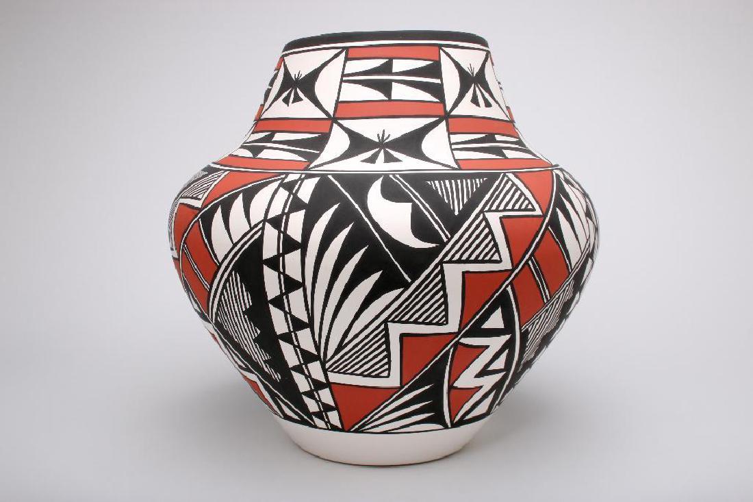 Large Acoma Pottery Vase Contemporary Native American (1 of 6)