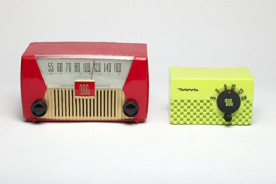 Lot of 2 Vintage Motorola Tabletop Tube Radios 5R1 & 62 (1 of 3)
