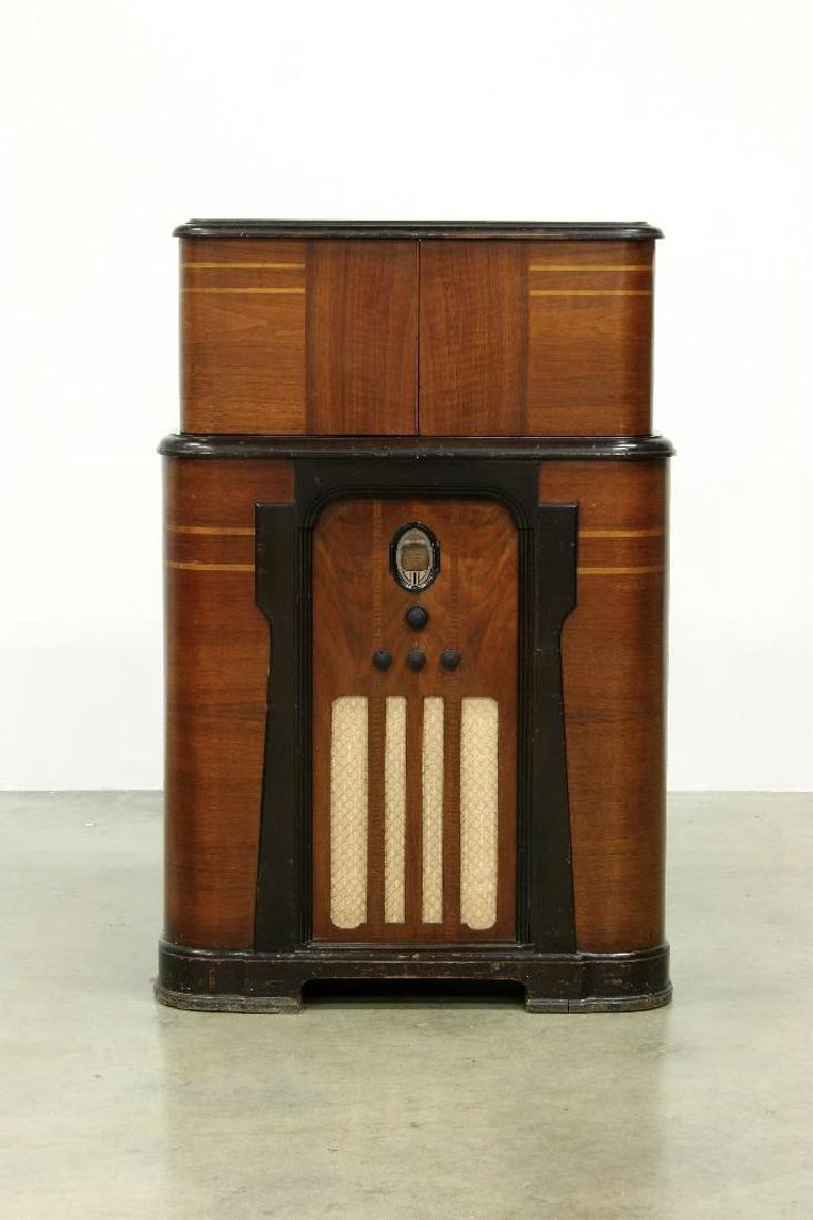 Vintage Philco Art Deco Radio Bar and Decanter Bottles (1 of 6)