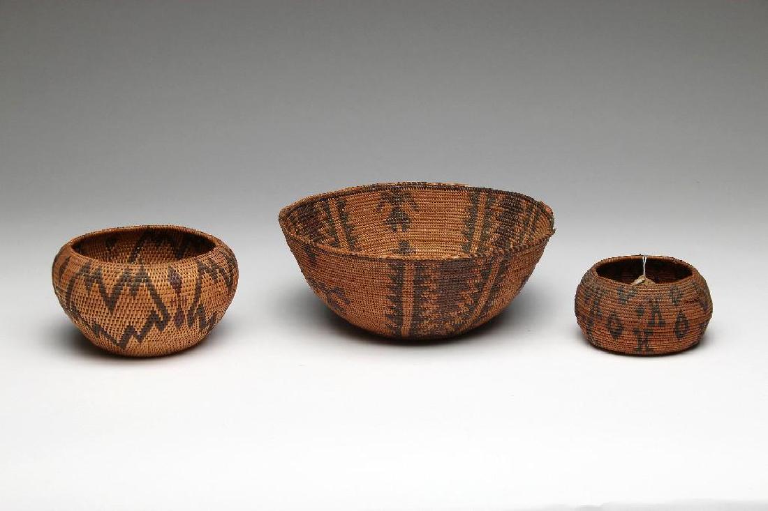 Group of 3 Native American Indian Woven Basket Maidu: Group of three antique Native American Indian basketry pots. Smallest pot possibly late 19th century Maidu, Northern California. Bowl: 4in. H x 9.75in. Diameter. Small Pot: 2.5in. H x 4.75in. Diameter