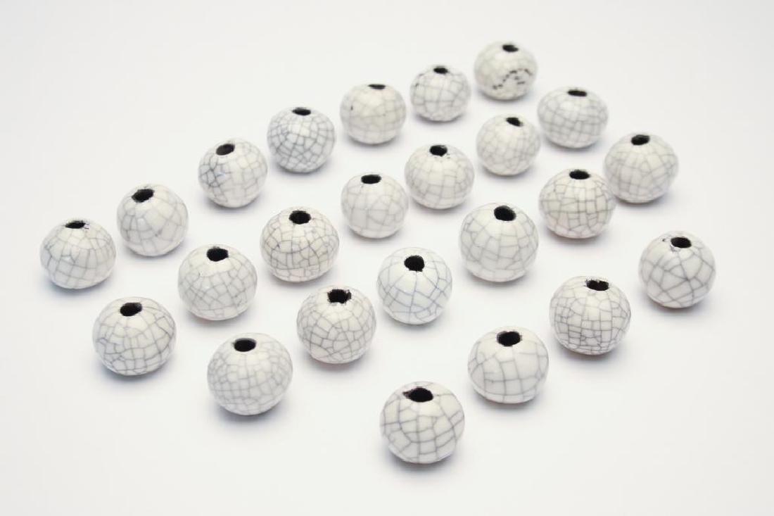 Doyle Lane MCM Studio Pottery Beads, White Crackle, 24 (1 of 4)