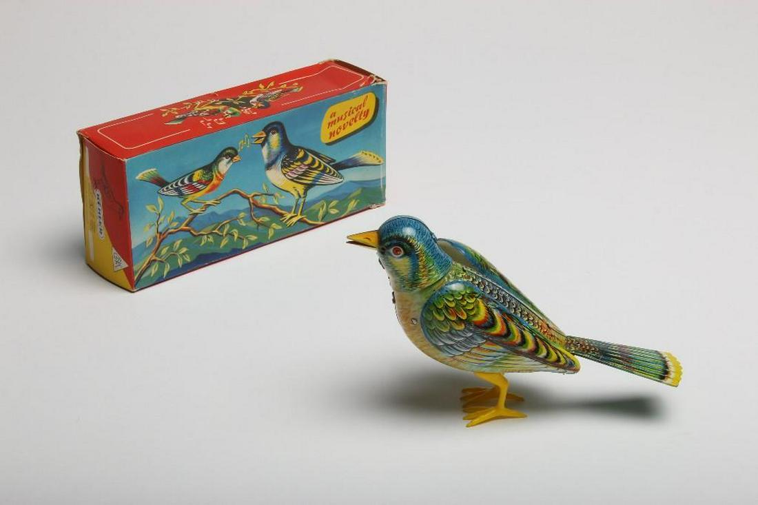 Jubilierender Singvogel Vintage Wind Up Tin Litho Bird: Singing bird toy. Made by Kohler west Germany. Approx. 7 in long. Include original box.