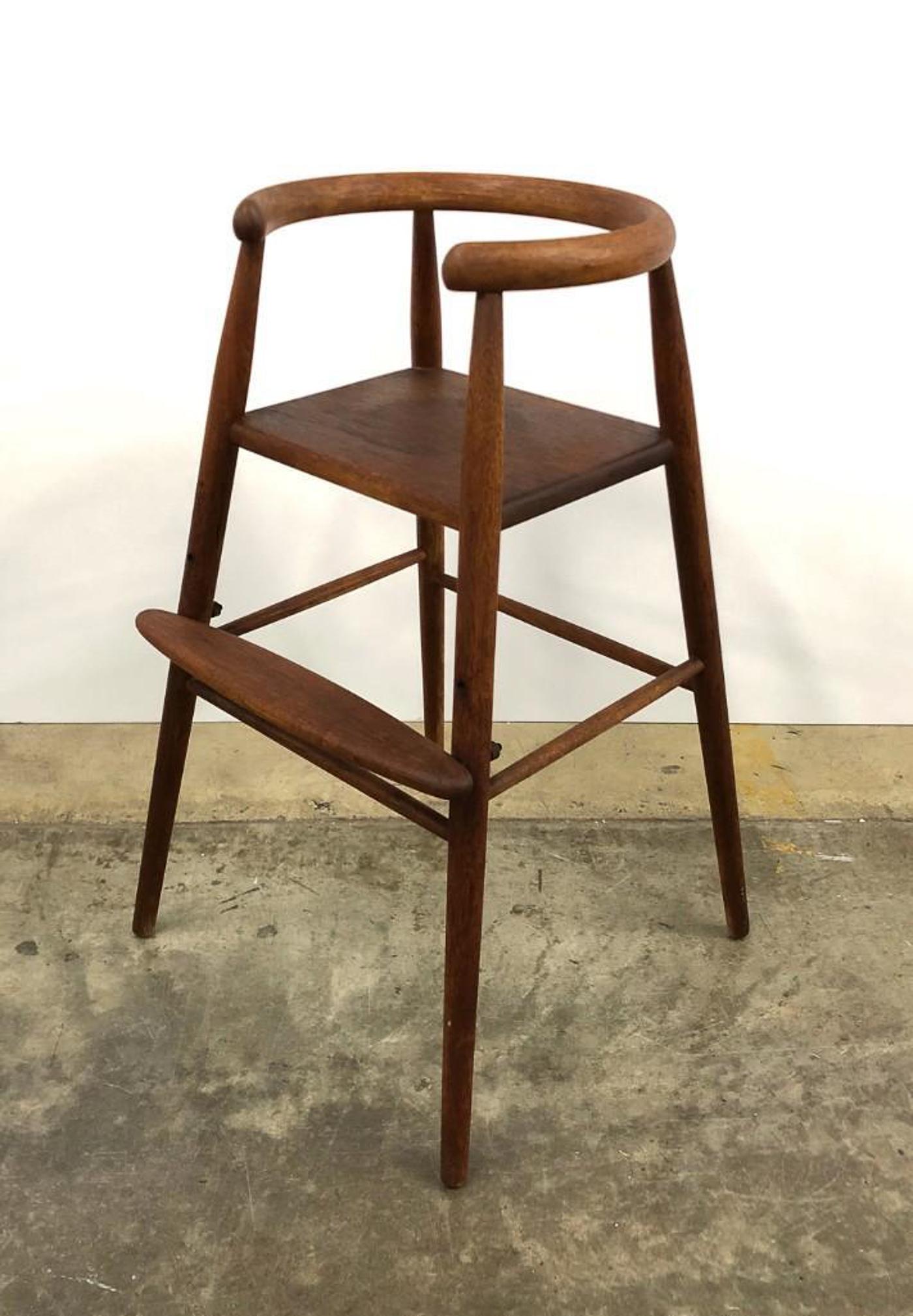 Mid Century Teak Childs High Chair by Nanna Ditzel: Approx. 28 in H x 17 in W x 18 in D.