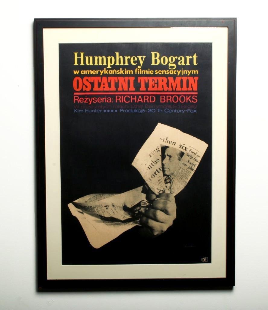 1970 Polish Ostatni Termin/Deadline (1952) Film Poster: Approx. dimensions: frame: 39 in H x 29 in W; visible: 32 in H x 22 in W. 1970 poster from the first Polish release of the film. Designer: Zikowski. From the 1952 20th Century Fox Film starring Humphr