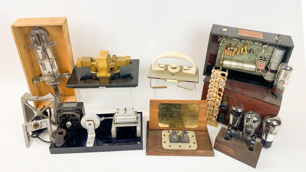 Lot of Vintage Radio Electronics & Measuring Devices (1 of 13)