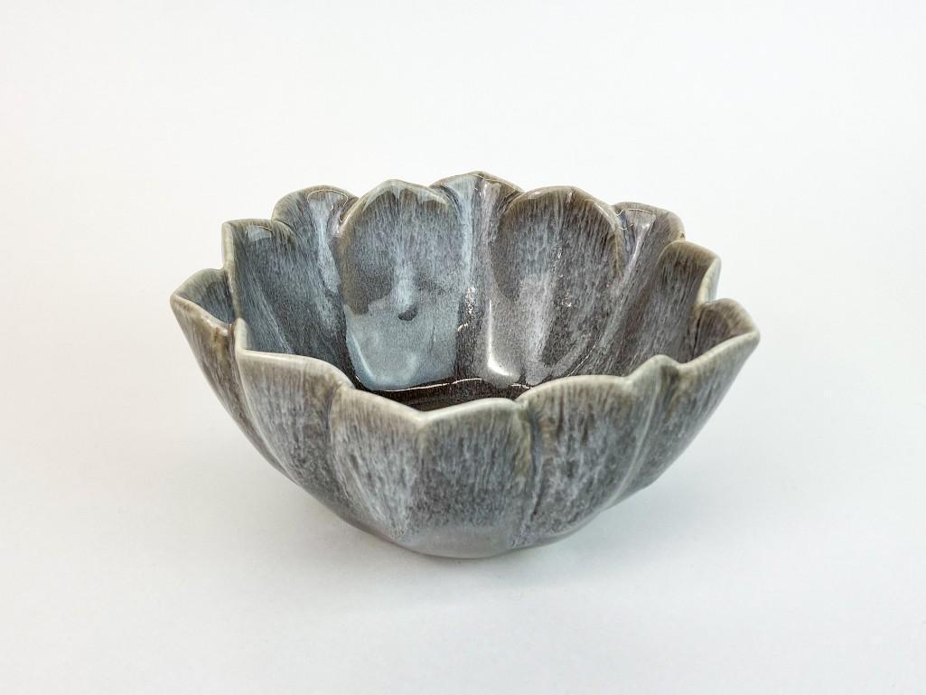 Vintage Rookwood Pottery Gray Lotus Bowl (1 of 9)