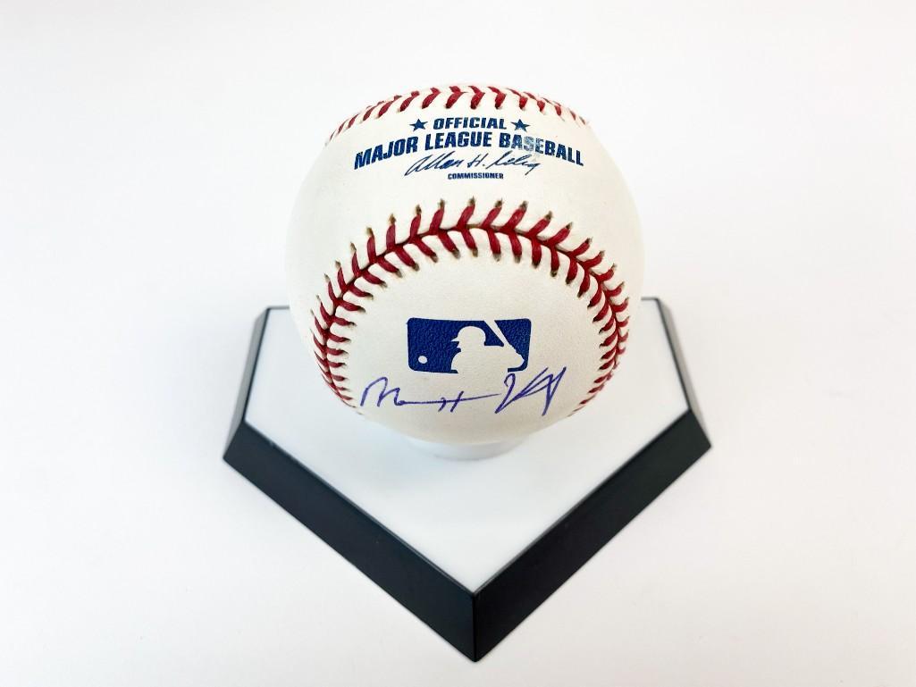 Matt Kemp Signed Baseball: Matt Kemp Signed Baseball. Overall good condition. Includes acrylic case. Approx. dimensions: 3 in. x 3 in. Weight: 1 lbs.
