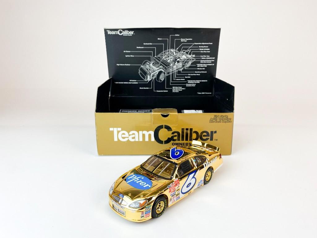 Mark Martin 2001 Pfizer Ford Taurus Team Caliber Model (1 of 7)