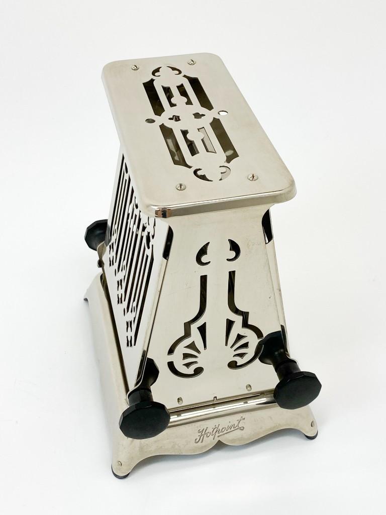 Hotpoint Nickel Toaster Circa 1930s Cat. No. 115T17 (1 of 5)