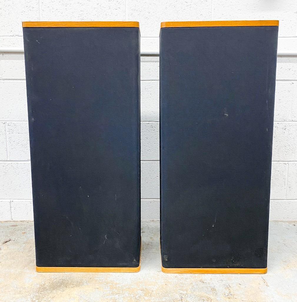 Pair of Vandersteen Model 2 Floor Speakers (1 of 8)