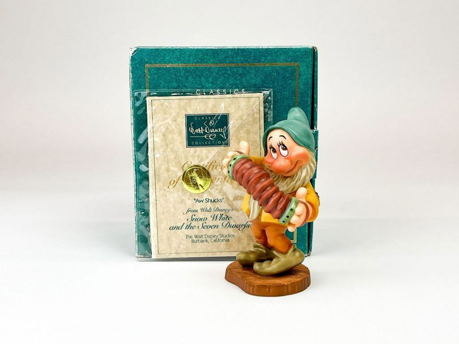 WDCC Disney Aw Shucks Bashful Snow White Figure w/ Box & COA (1 of 8)