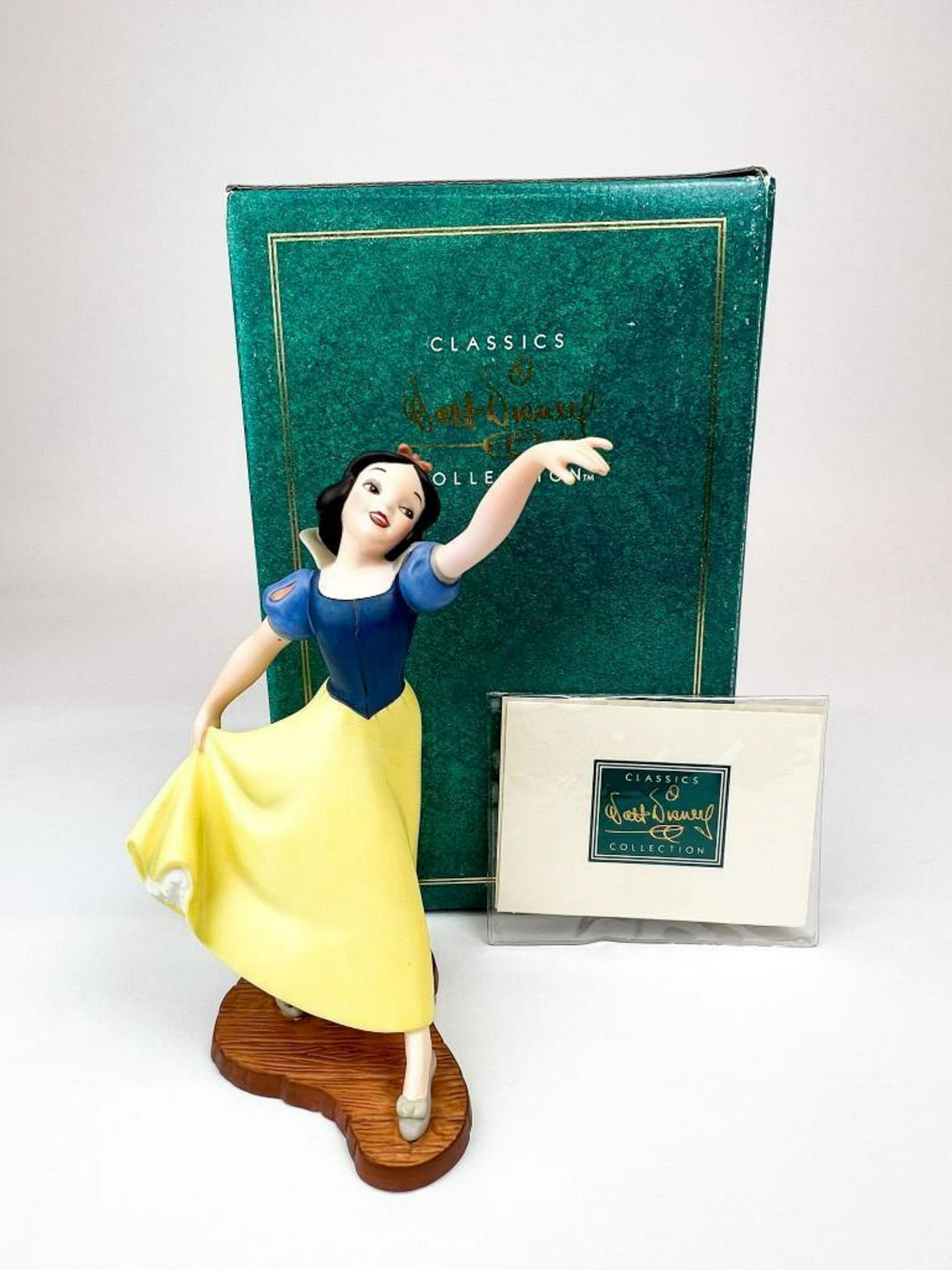 WDCC Disney The Fairest One of All Snow White Figure w/Box & COA (1 of 8)