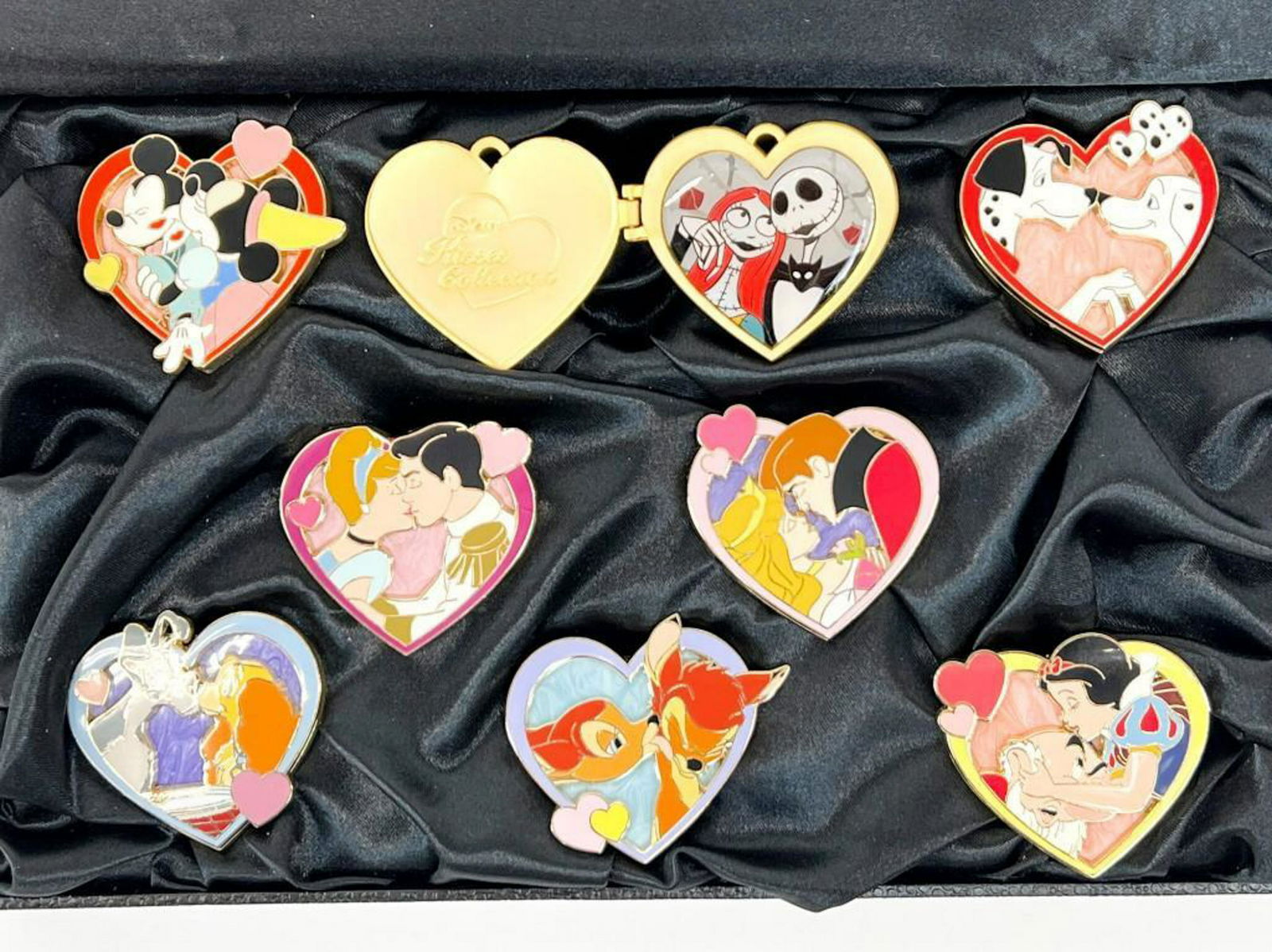 Disney DLR Kisses Collection 8 Pin Box Set (1 of 13)