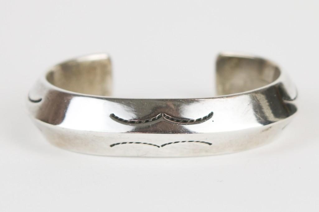Navajo Handmade Heavy Carinated Silver Bracelet (1 of 7)