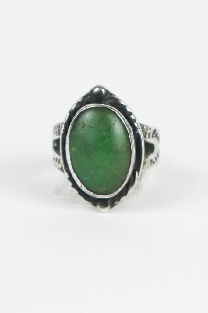 Navajo Oval Green Stone Sterling Silver Ring (1 of 3)