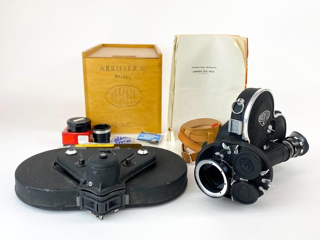 Arriflex 16 MM Film Camera w/ Magazine, Manual, Box (1 of 20)