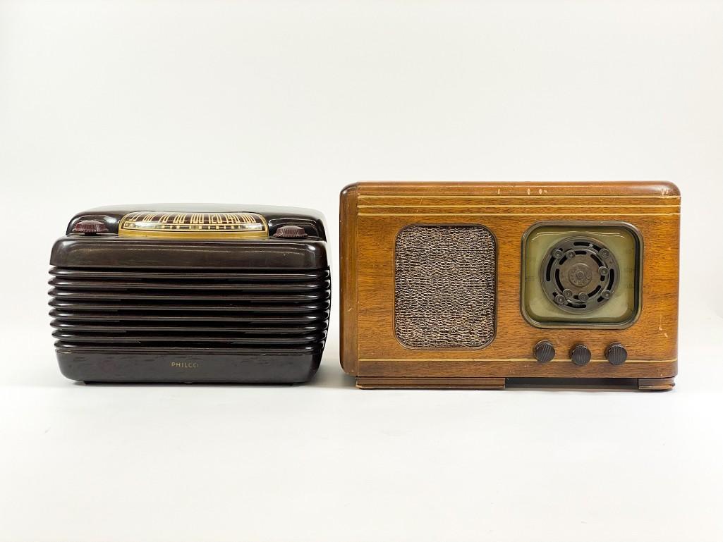 Two Vintage Tube Radios Philco & Traveler As Is (1 of 15)