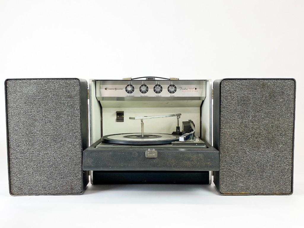 General Electric Trimline Stereo 500 Record Player (1 of 15)