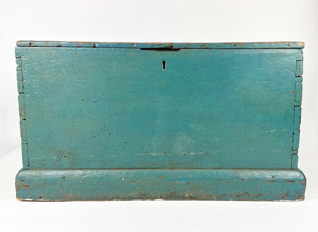 Vintage Footlocker Chest w/ Dovetail Joints (1 of 15)
