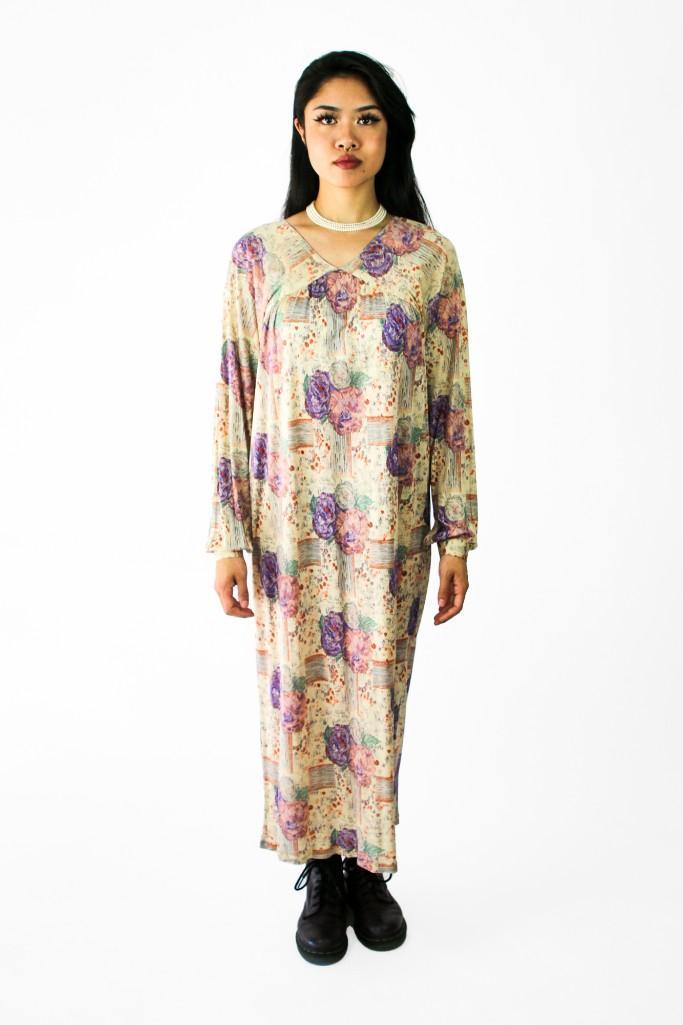 Vintage Missoni Silk Sheath Dress Made in Italy: Vintage Missoni Silk Sheath Dress Made in Italy. Vintage Missoni 100% silk sheath dress with purple and cream floral pattern. Made in Italy. Size: Medium Shoulder to Shoulder: 16in. Armpit to Armpit: