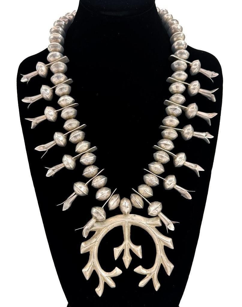 Squash Blossom Silver American Indian Necklace (1 of 7)