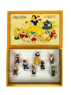 Britains Set Snow White and the Seven Dwarfs Walt Disney: Britains Set Snow White and the Seven Dwarfs Walt Disney. "Manufactured under license from Walt Disney - Mickey Mouse Ltd." Includes 8 figures tied to original box. Minimal paint loss. Set and box in