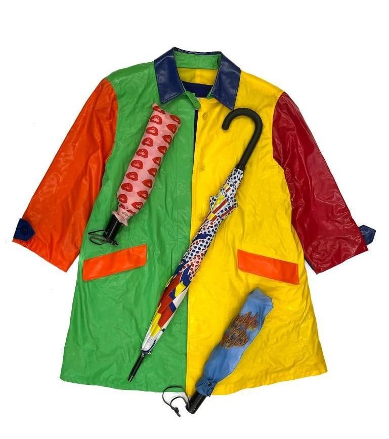 4 pc Lot: Bill Blass Raincoat, 2 Warhol and 1 Lichtenstein Umbrellas: 4 pc Lot: Bill Blass Raincoat, 2 Warhol and 1 Lichtenstein Umbrellas. Four piece lot with multicolored Bill Blass raincoat, Lips? and Dollar Signs? officially licensed And Warhol umbrellas, and MoMA L