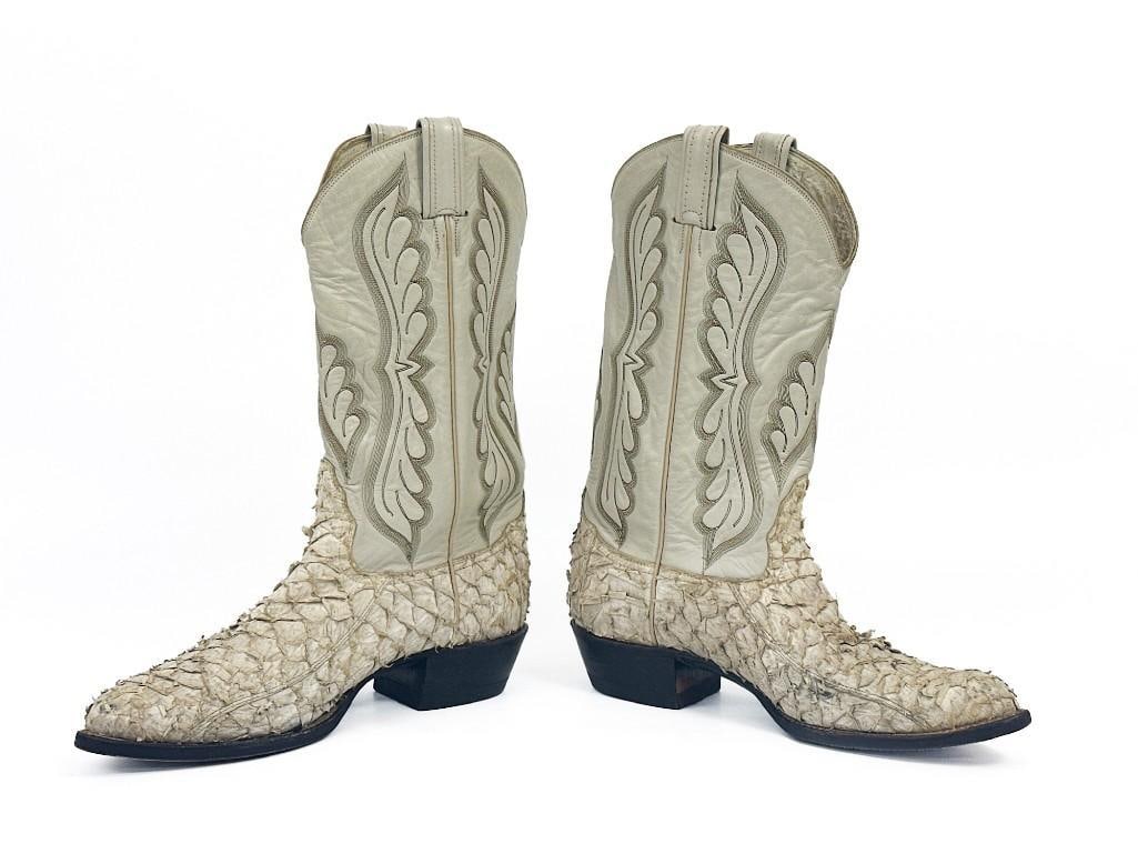 Nick Chavez Collection: Vintage Tony Lama Cowboy Boots Size 10 Mens: Nick Chavez Collection: Vintage Tony Lama Cowboy Boots Size 10 Mens. Tony Lama style 8098. Light wear to soles. Approx.14.25 in. H x 12.5 in. W x 4 in. Weight 3.5 lbs From Collection of Nick Chavez.