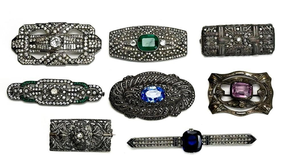 Lot of Eight Antique Art Deco Brooches: Lot of Eight Antique Art Deco Brooches. Good condition overall. Brooches range from approx. 1.75 in. to 3.25 in.