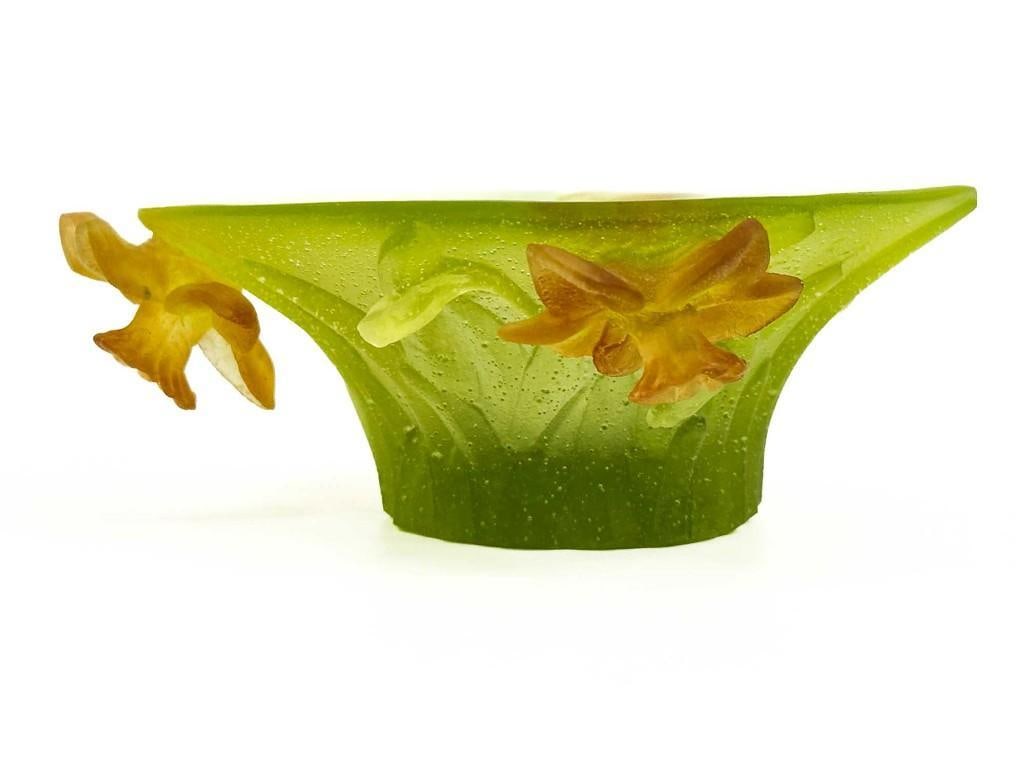 Daum Pate De Verre Bowl France w/ Daffodil Flowers: Daum Pate De Verre Bowl France w/ Daffodil Flowers. "Daum France" etched on bottom. Approx: 1.75 in H x 5.5 in W x 5.25 in D. Weight: 1lb.
