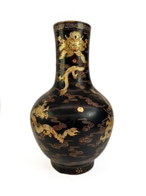 Large Black Lacquer Vase Dragon Design