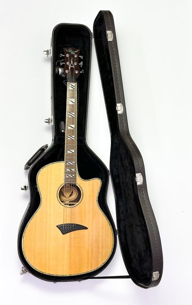 Dean Scott Weiland Exotica Acoustic/Electric Guitar with Hard Case: From the Exotica series from Dean Guitars, a signature guitar made for Scott Weiland.?Electronics section features B-Band A3TY preamp with tuner. C shaped mahogany neck is topped with a rosewood finge